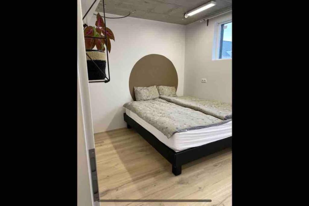 הוואגרדי Modern Garage Suite - Free Parking & Self Check In מראה חיצוני תמונה